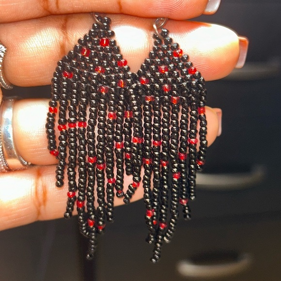 Chic Black and Red Beaded Dangle Earrings - Picture 2 of 2